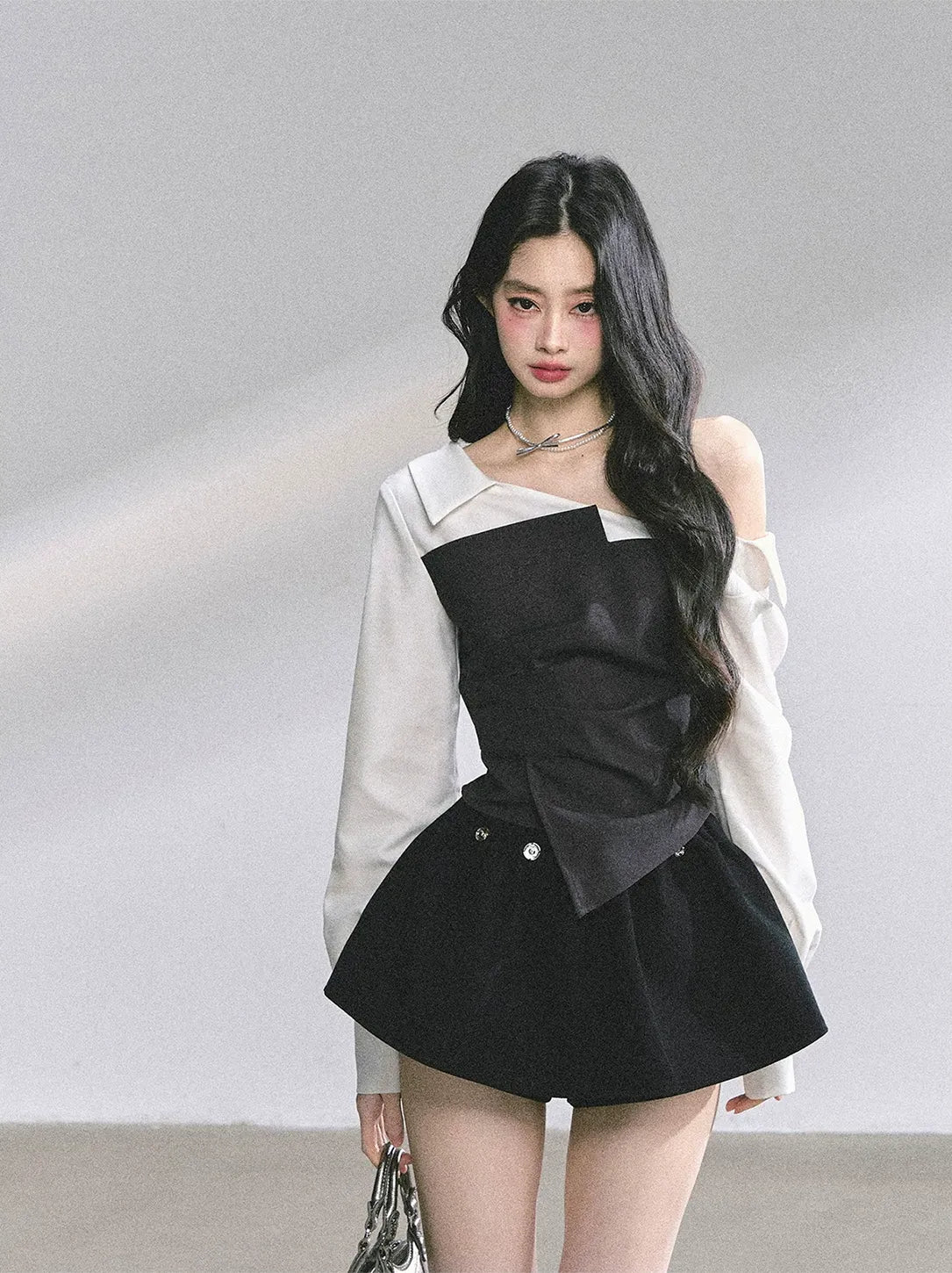 Chemise courte asymétrique