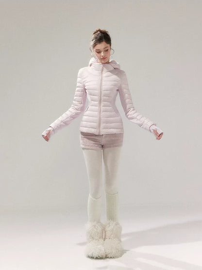 Gesteppte taillierte Daunenjacke mit Kapuze