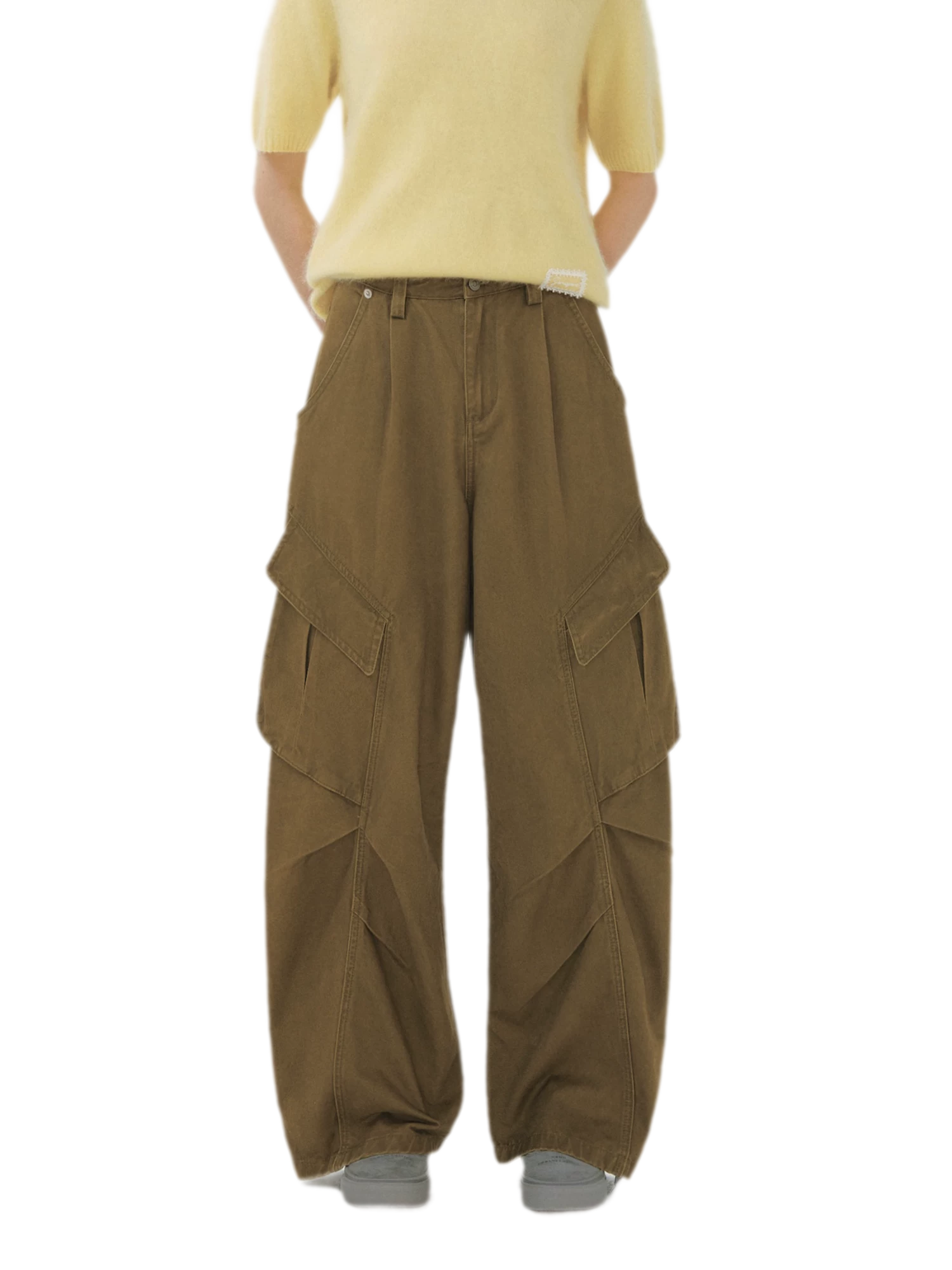 Pleated Wide-Leg Cargo Jeans