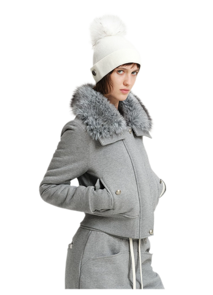 Cappello in lana con pompon e visiera
