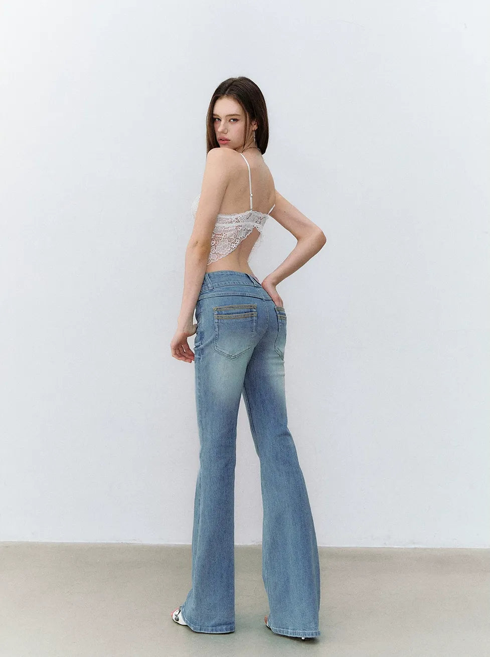 Model Vintage Washed Slim Flared Jeans