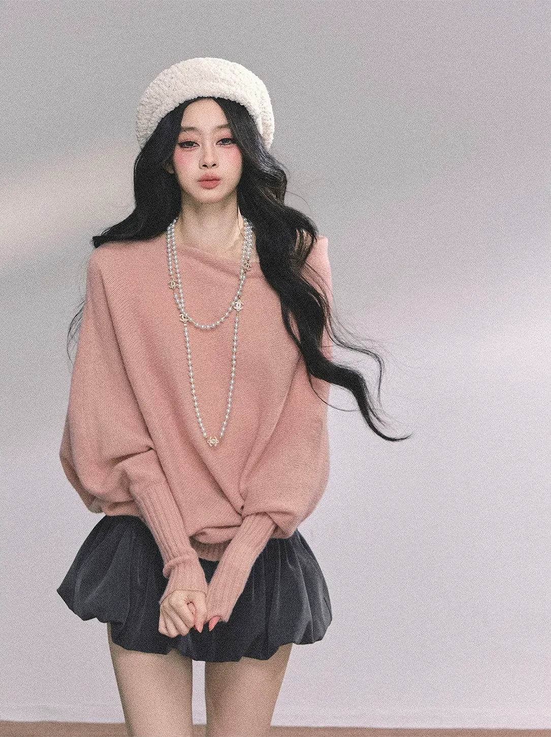 Maglione in maglia morbida con scollo monospalla