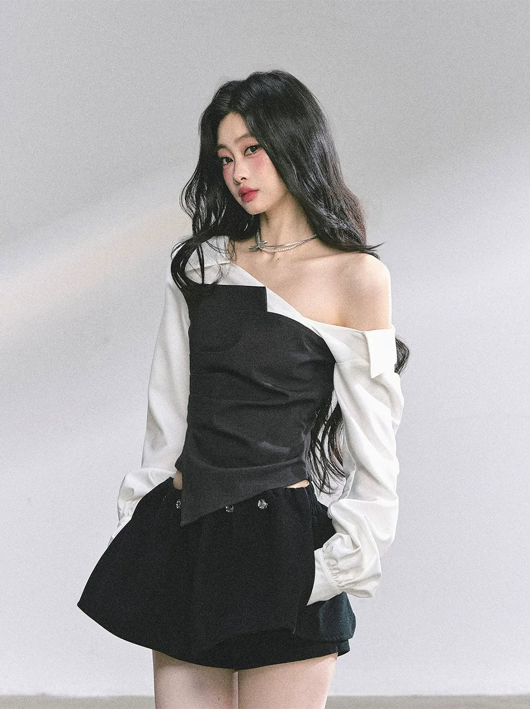Chemise courte asymétrique
