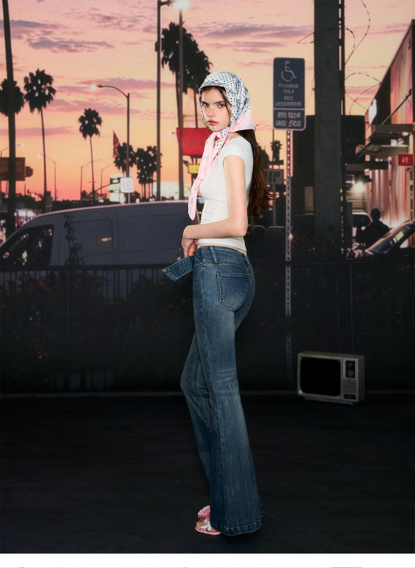 Wide Belt Flared Jeans