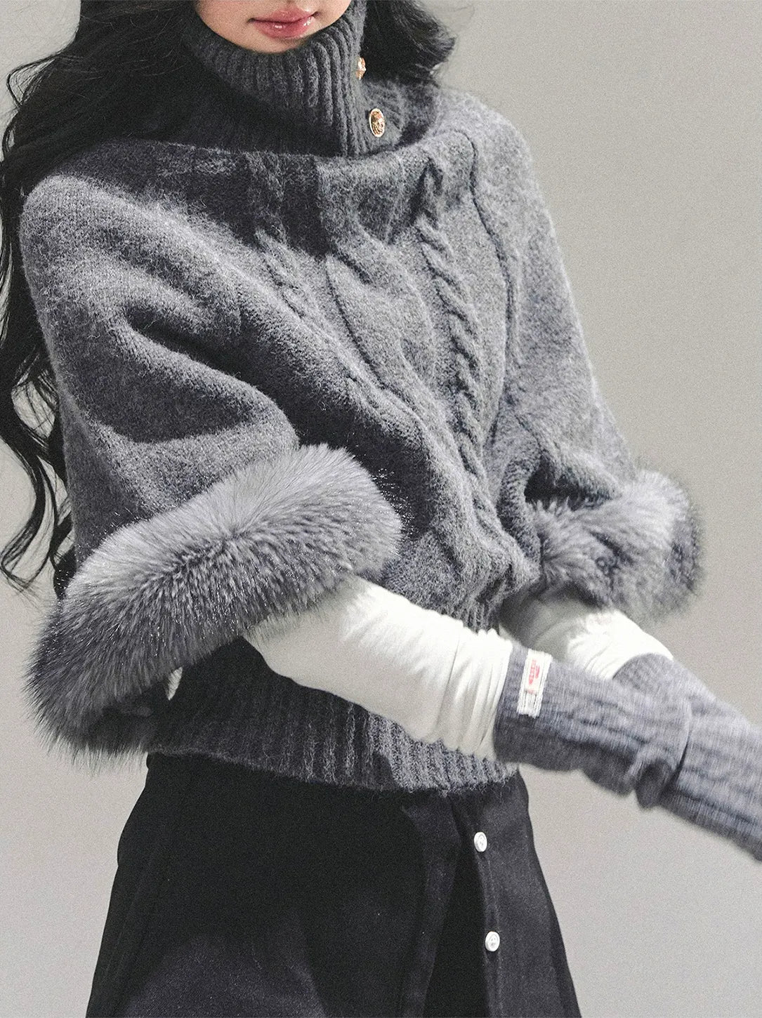 モヘアケーブル編みタートルネックセーター