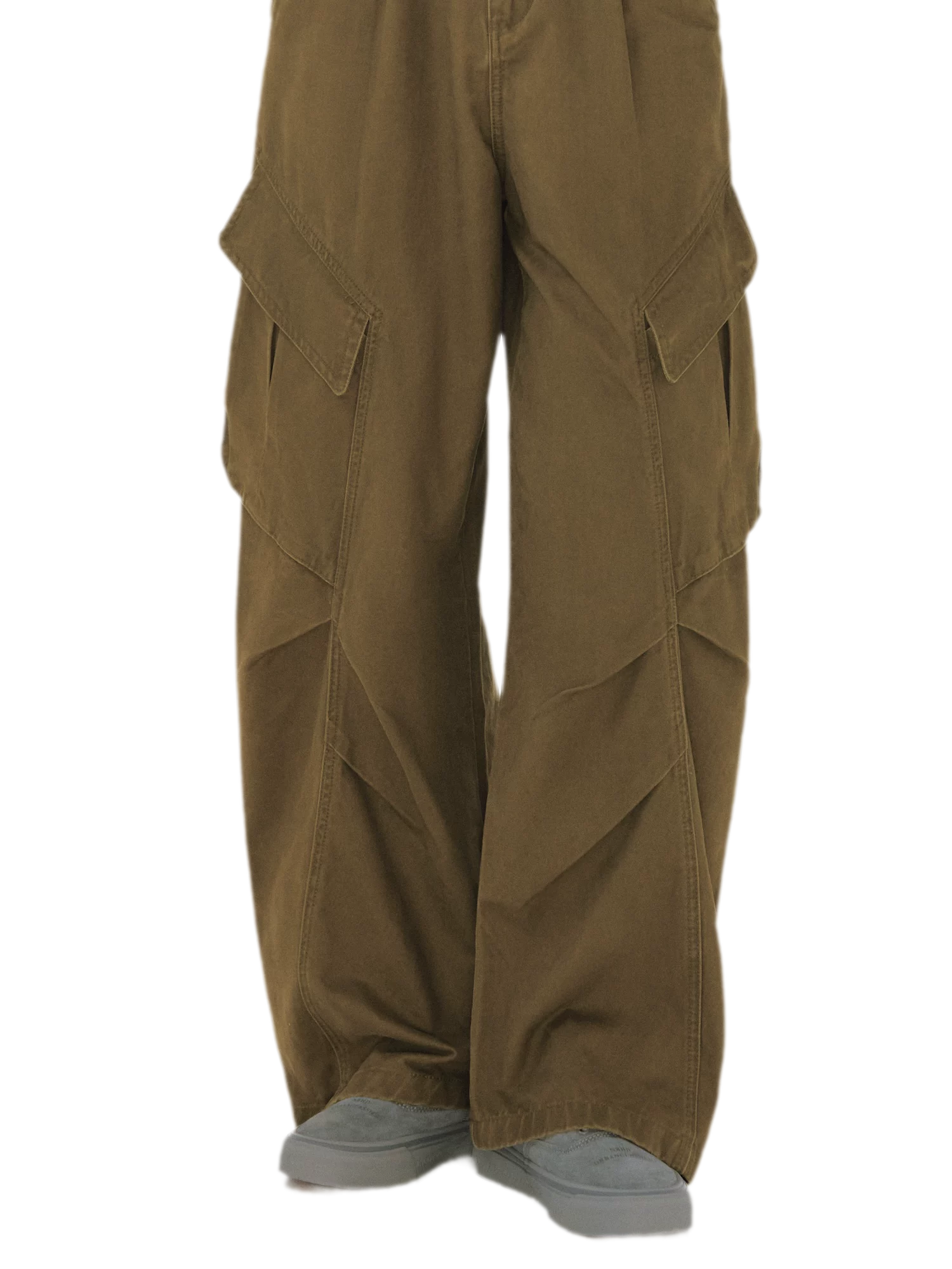 Pleated Wide-Leg Cargo Jeans