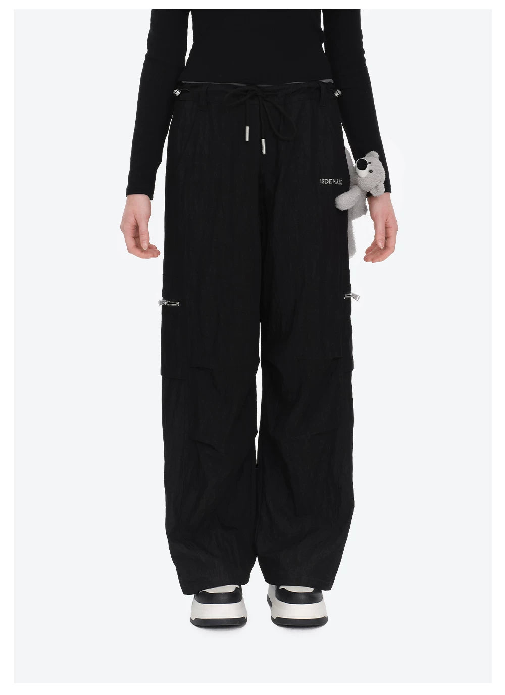 Loose Wide-Leg Cargo Pants