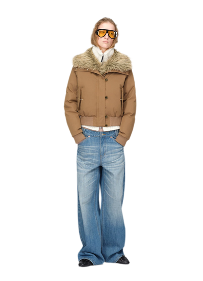 Glänzende kurze Daunen-Steppjacke