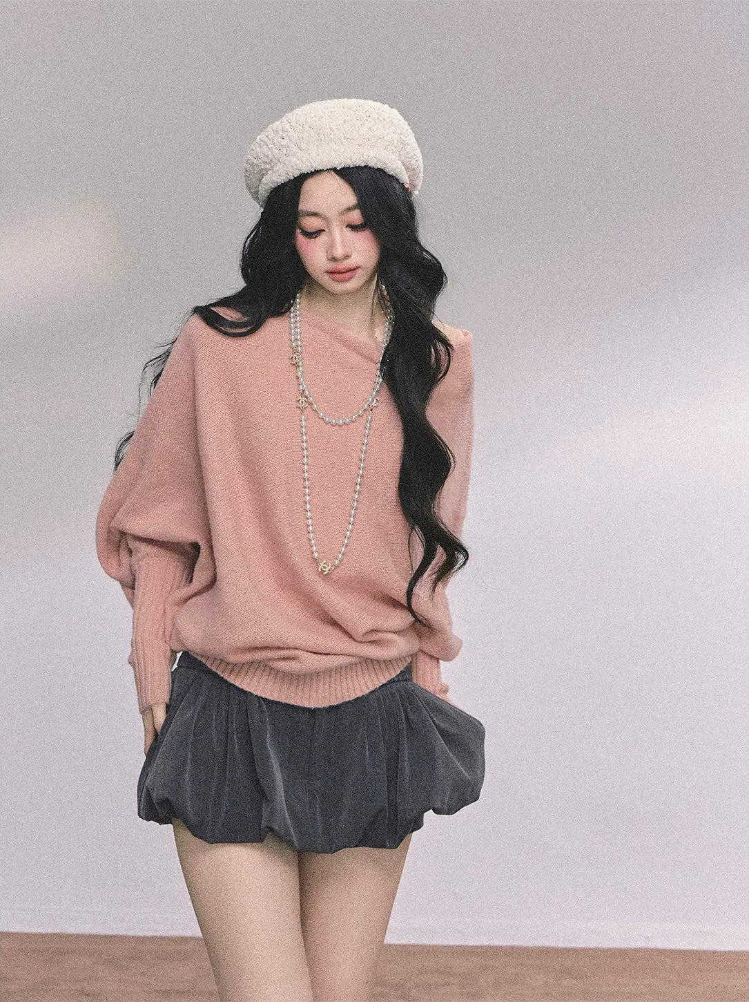 Maglione in maglia morbida con scollo monospalla