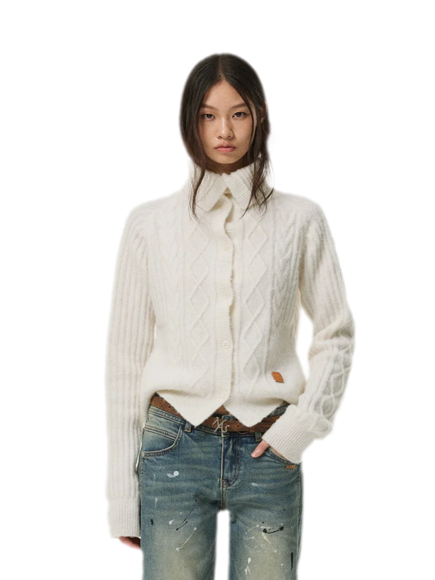 Taillierter Cardigan aus Zopfmusterstrick