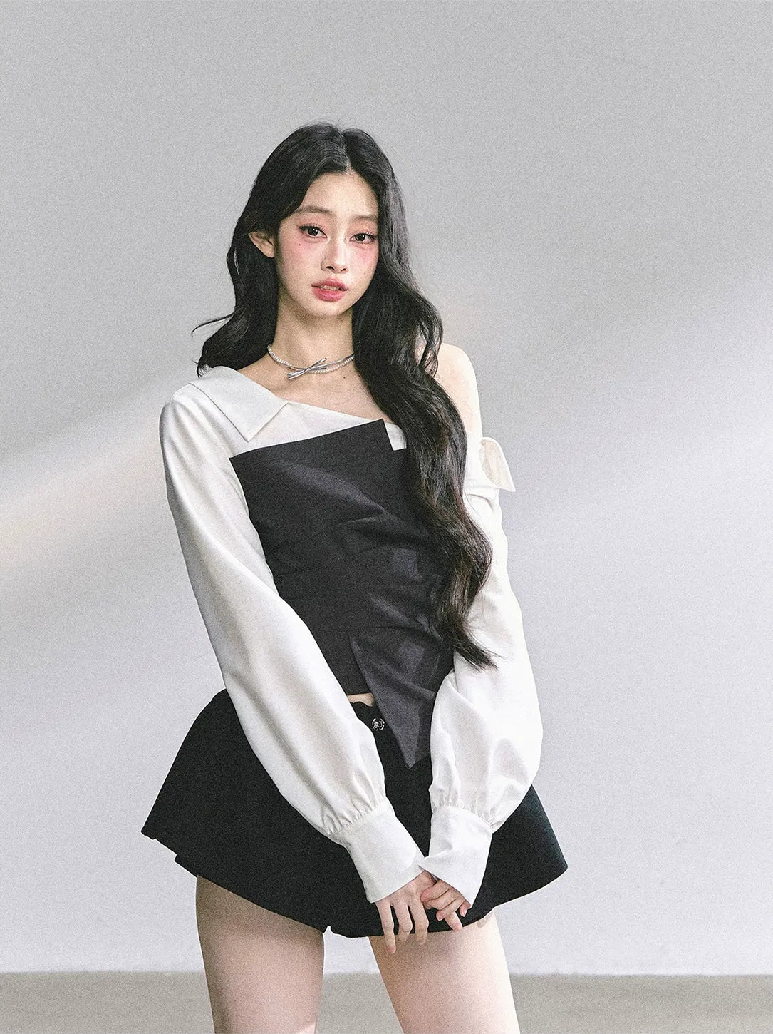 Chemise courte asymétrique