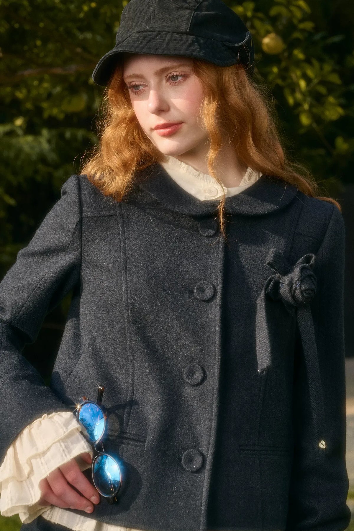 Completo con cappotto corto in lana e gonna