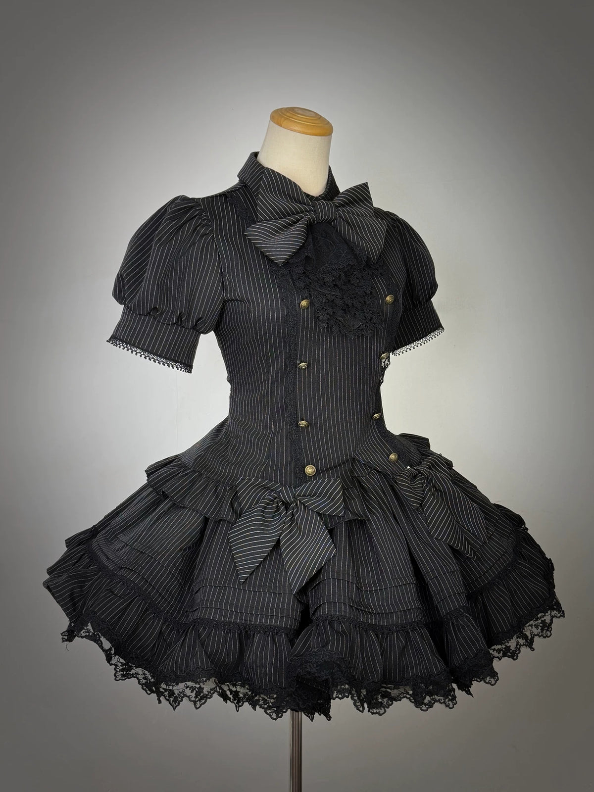 Bộ áo blouse và chân váy Lolita kẻ sọc