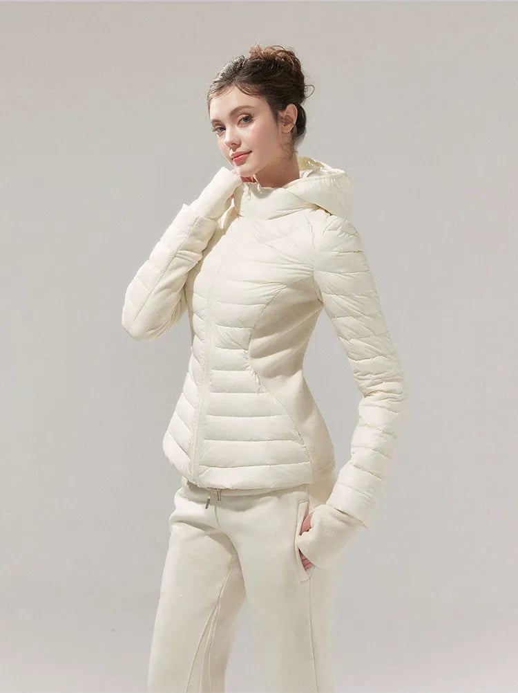 Gesteppte taillierte Daunenjacke mit Kapuze