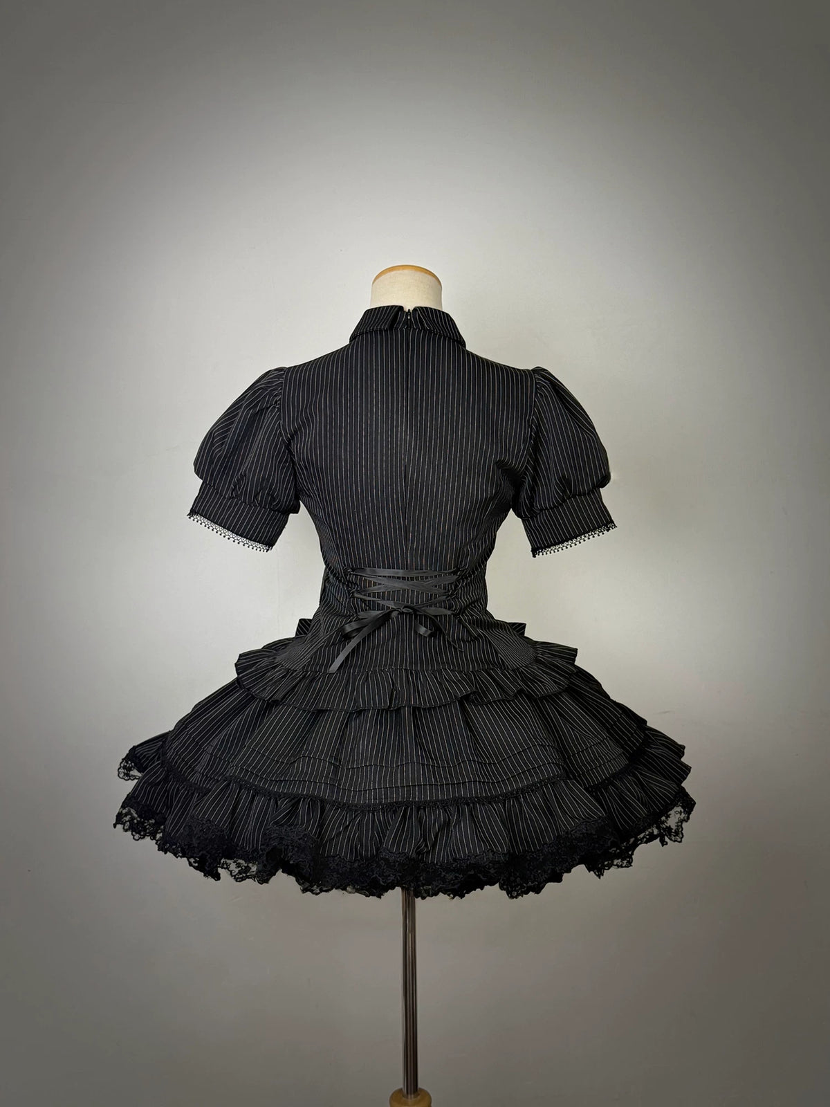 Bộ áo blouse và chân váy Lolita kẻ sọc