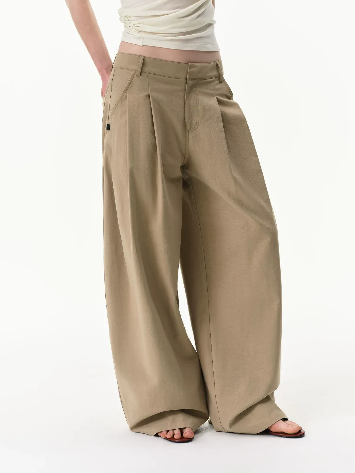 Curved Linen-Blend Pants