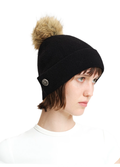 Cappello in lana con pompon e visiera