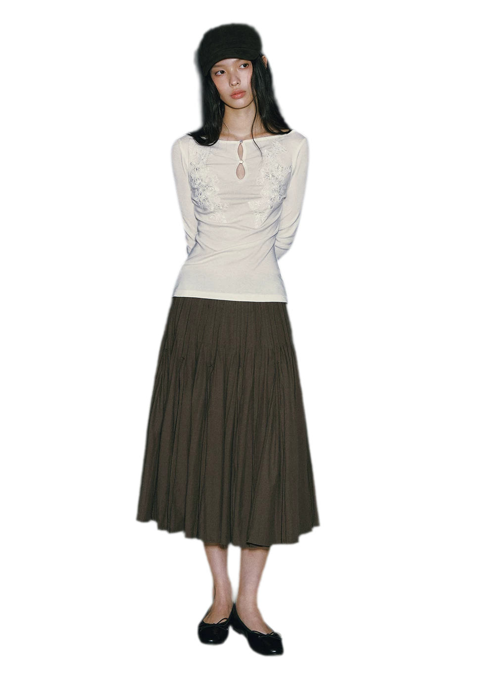 Top en maille Tencel brodé avec découpes