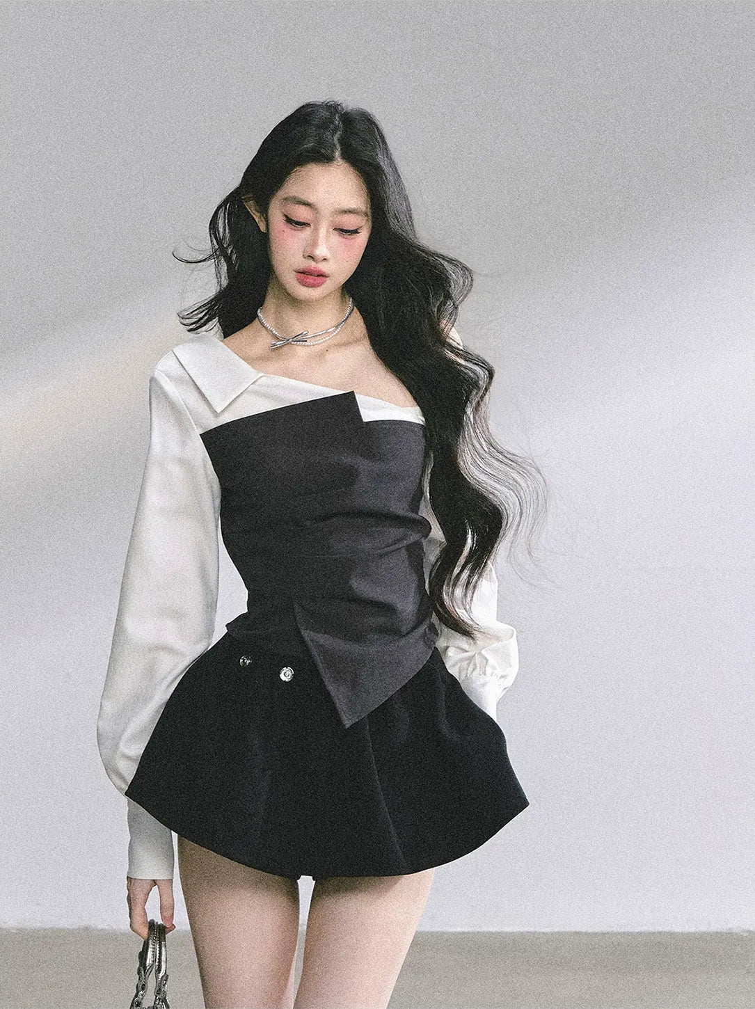 Chemise courte asymétrique