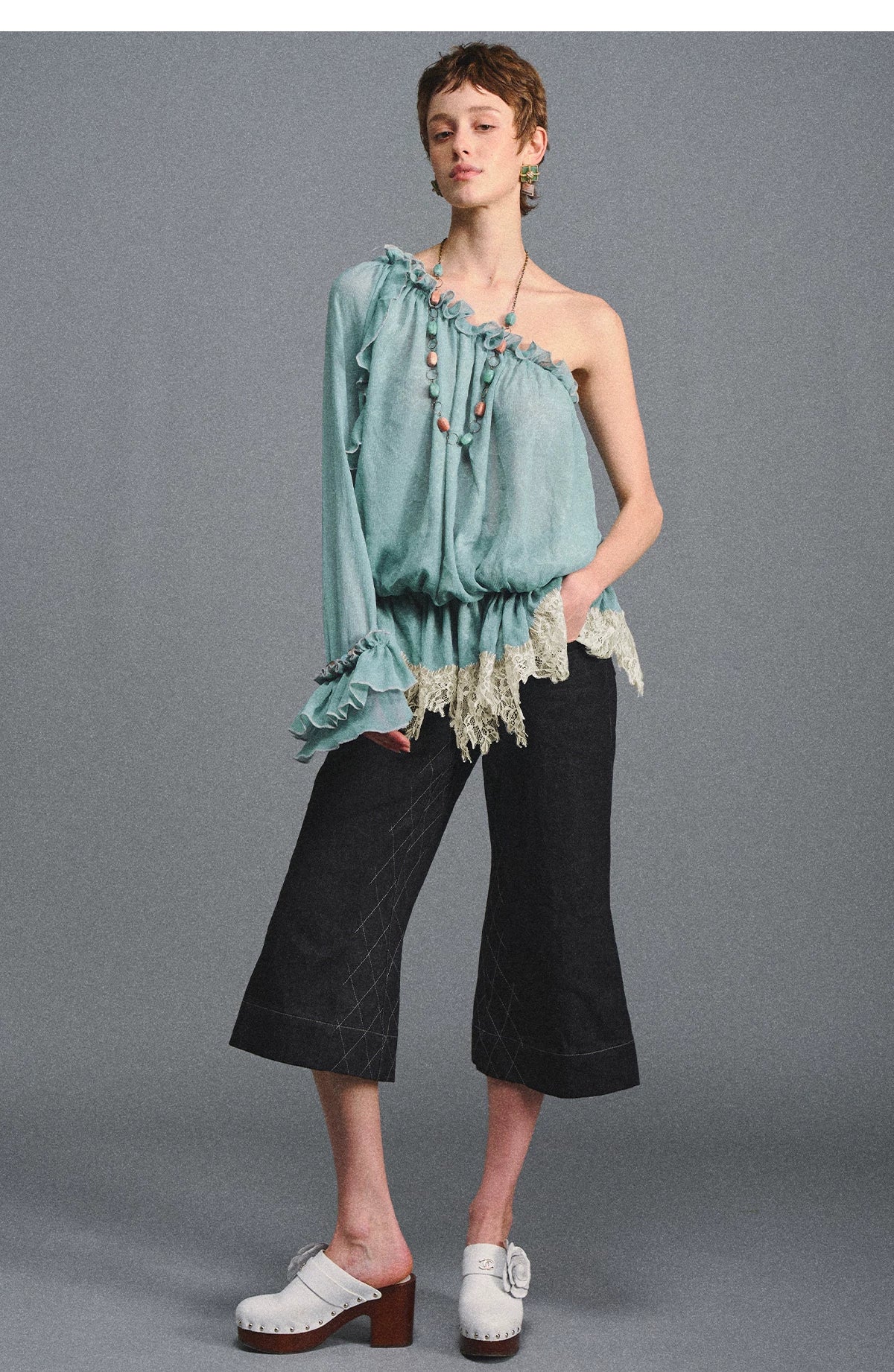 Retro Flare Cropped Jeans with Wide Waistband