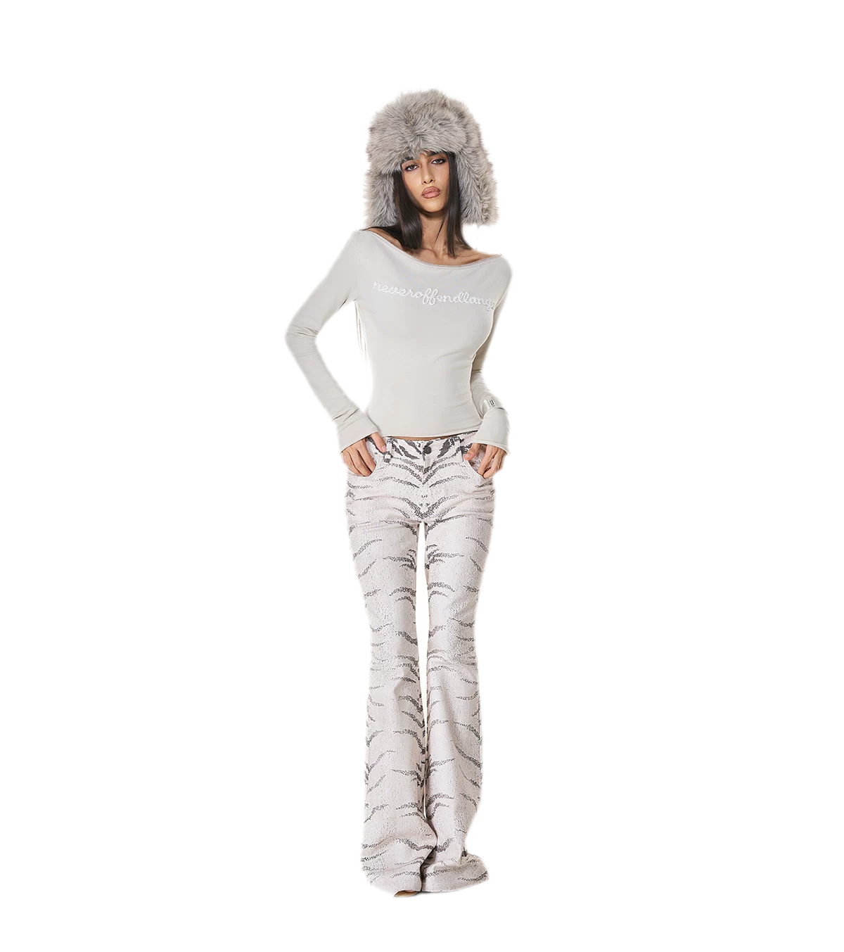 Áo cổ lệch vai thêu