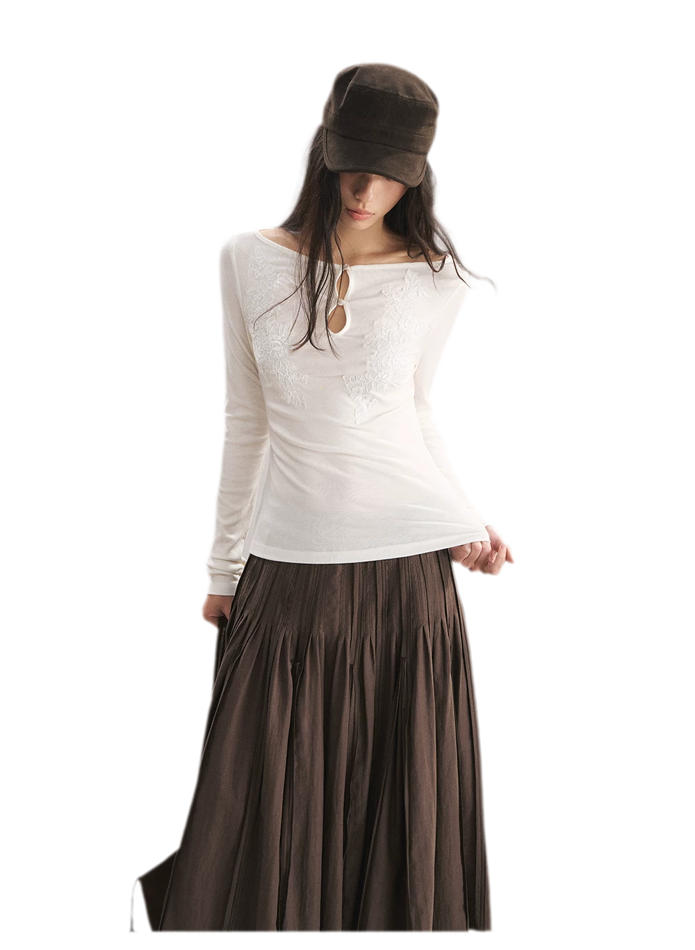 Top en maille Tencel brodé avec découpes