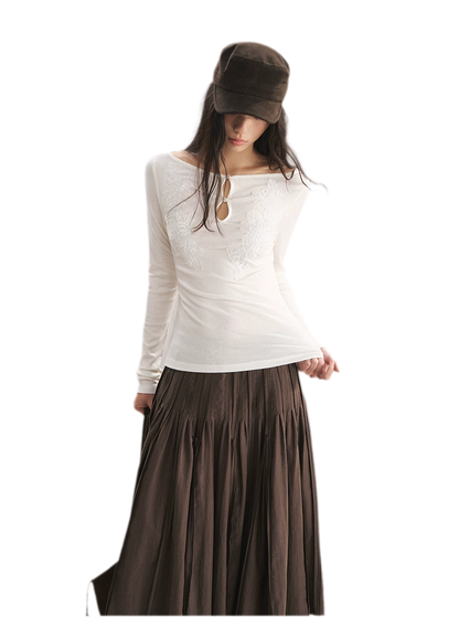 Top en maille Tencel brodé avec découpes
