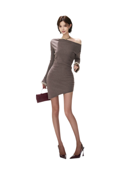 Asymmetrisches Kleid mit Fuchspelz-Bündchen