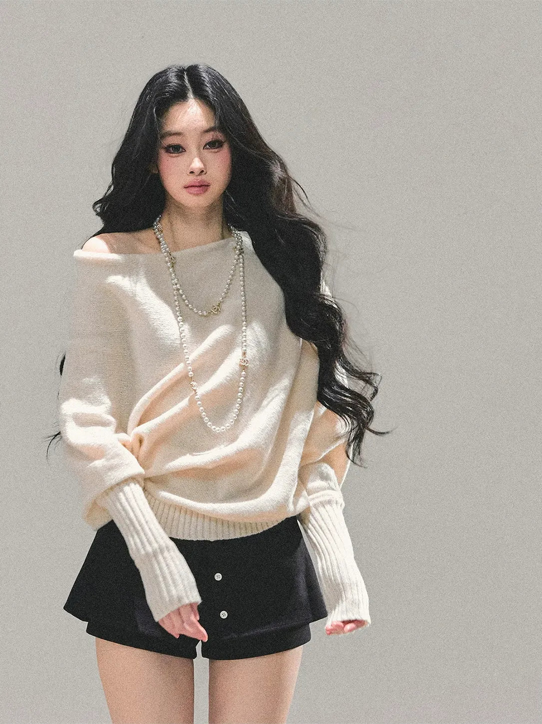 Maglione in maglia morbida con scollo monospalla