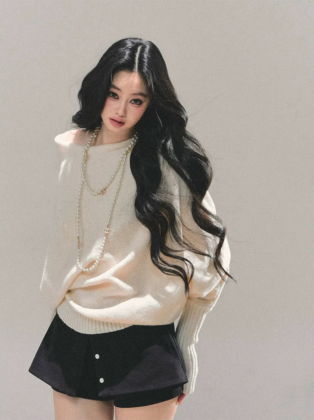 Maglione in maglia morbida con scollo monospalla
