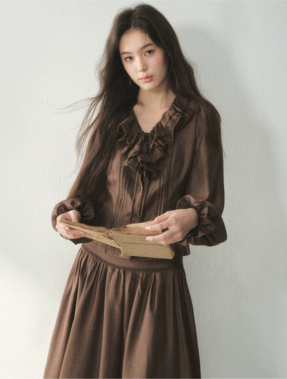 Conjunto de camisa y falda de lana con volantes