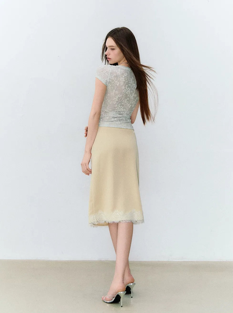Lace-Trim Jacquard V-Neck Slim T-Shirt