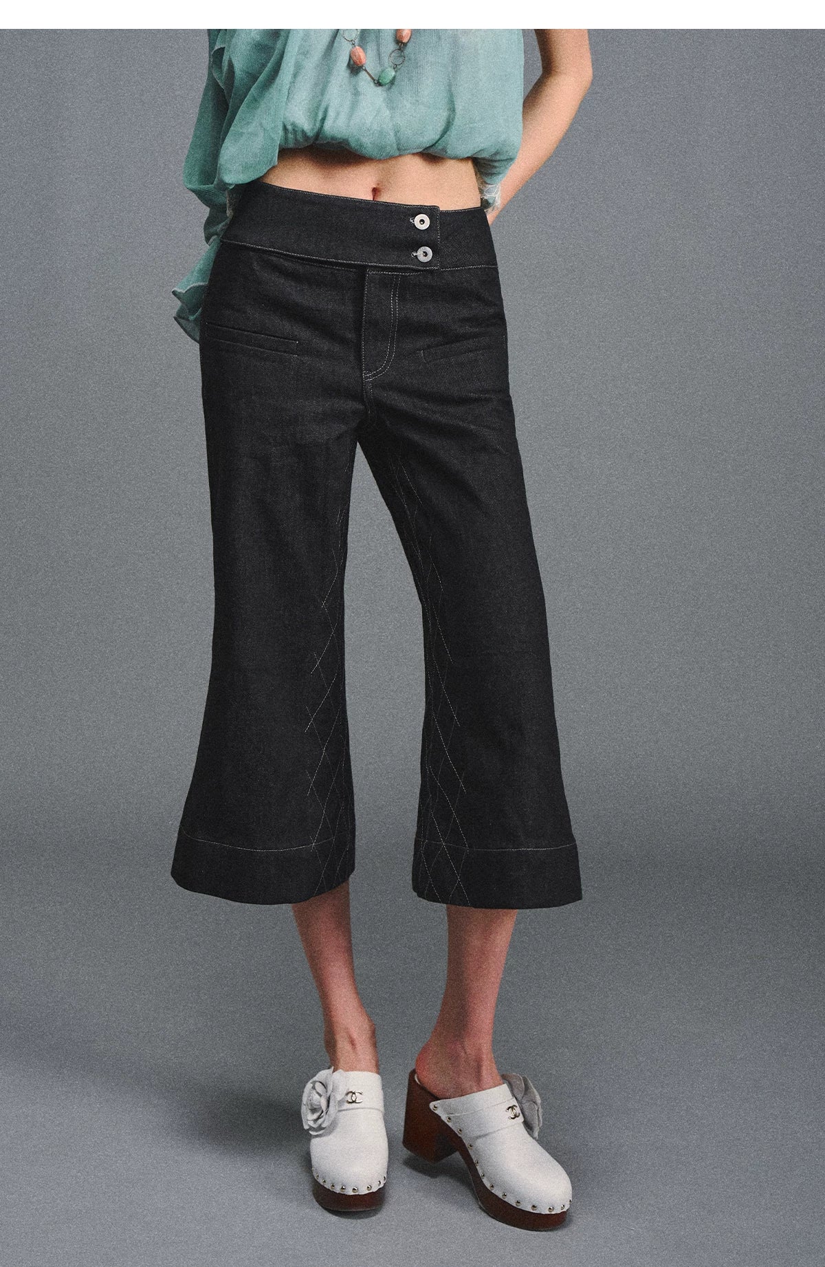 Retro Flare Cropped Jeans with Wide Waistband