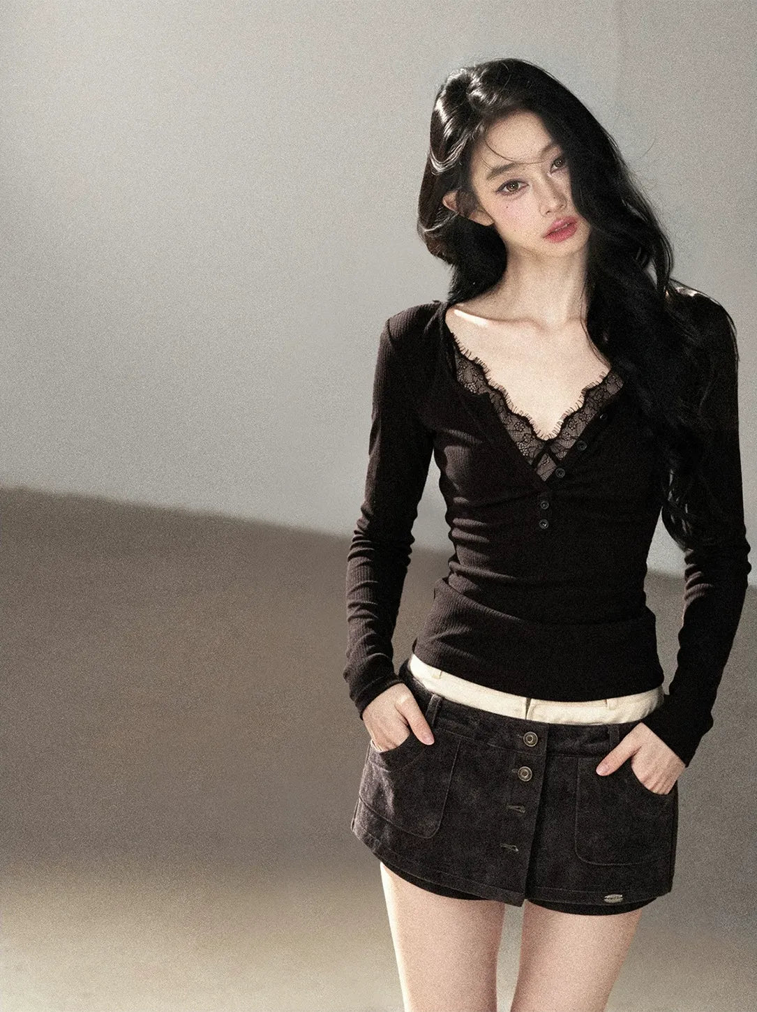 เสื้อถักริบขัดเงาคอวีแต่งลูกไม้