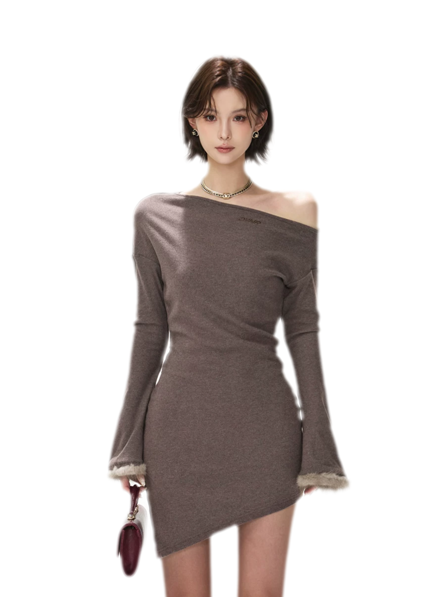 Asymmetrisches Kleid mit Fuchspelz-Bündchen
