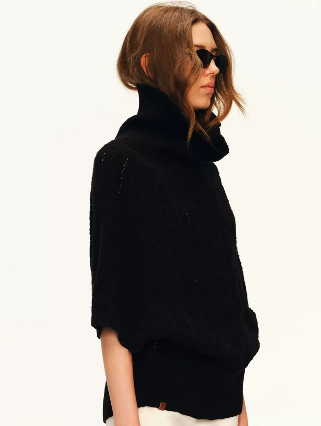 Pull asymétrique en maille torsadée