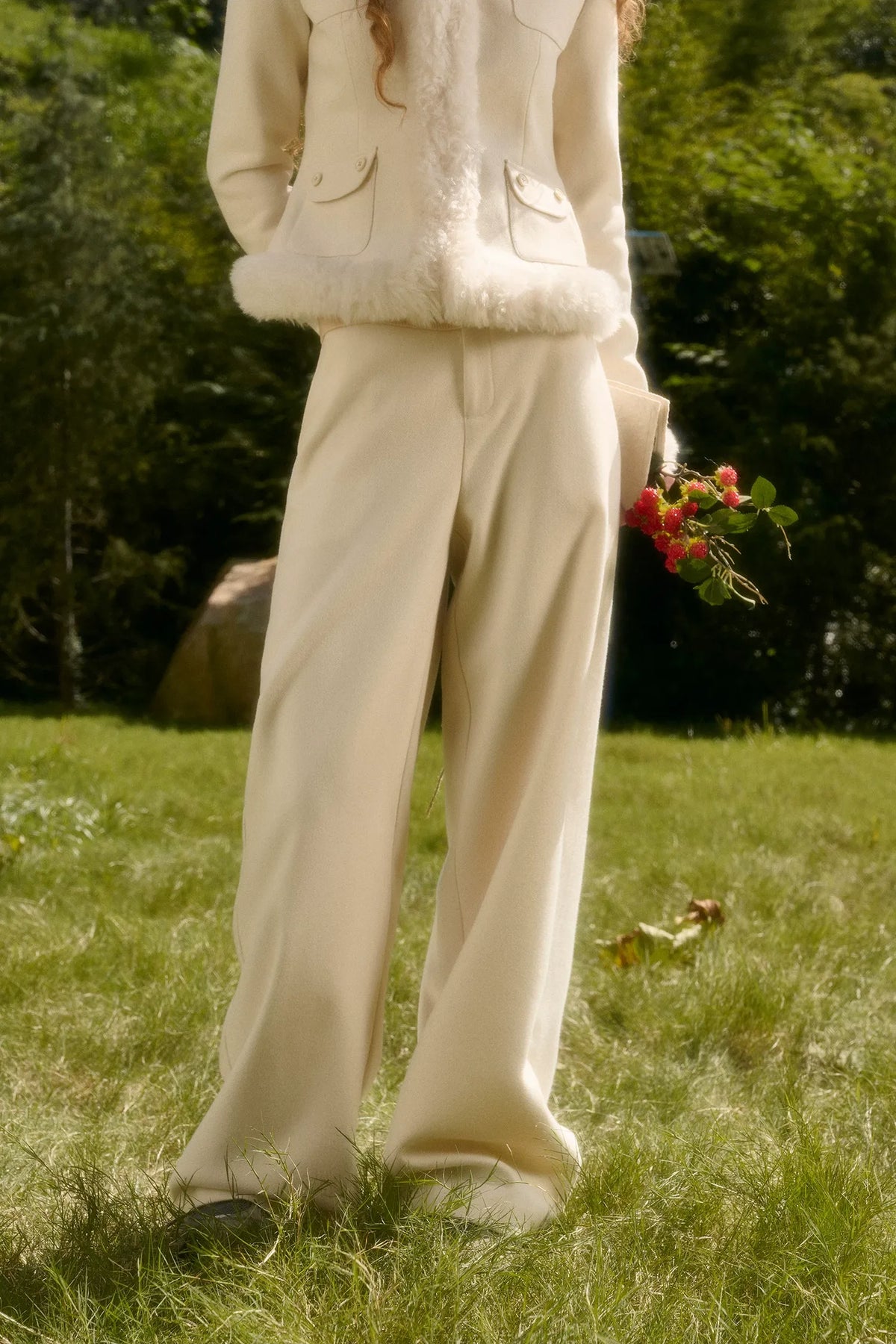 Pantalon large drapé en dentelle