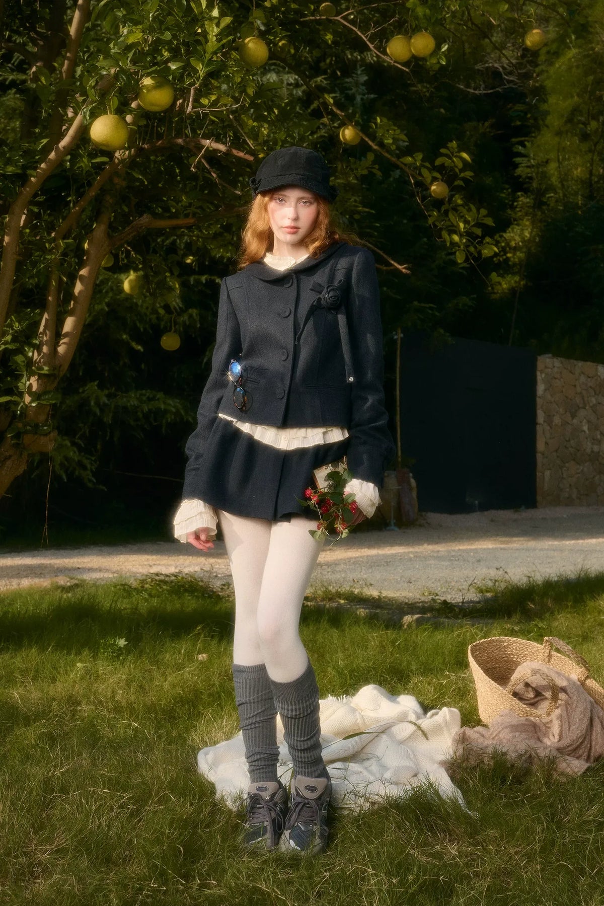 Completo con cappotto corto in lana e gonna — Carica immagine 5 in vista galleria