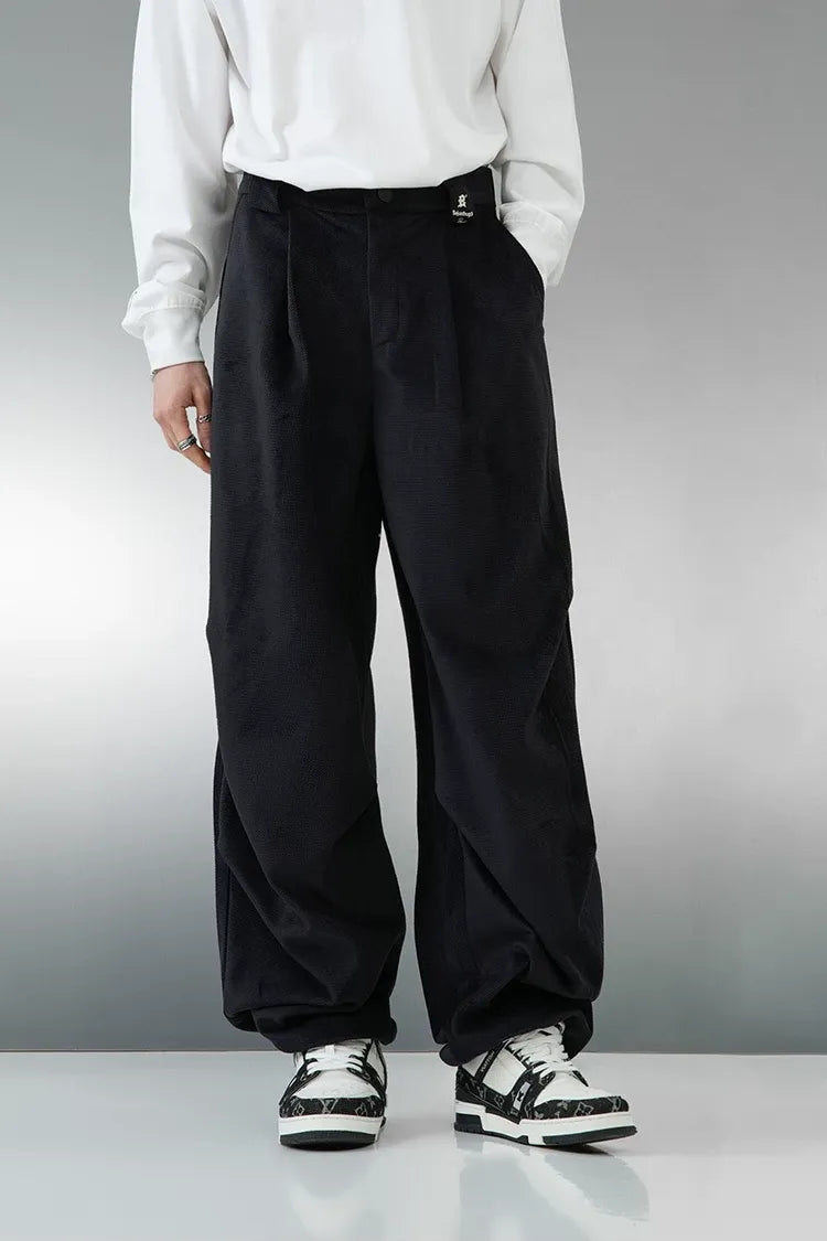 بنطال واسع الساقين بكسرات وملمس بارز