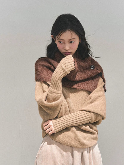 Maglione in maglia morbida con scollo monospalla