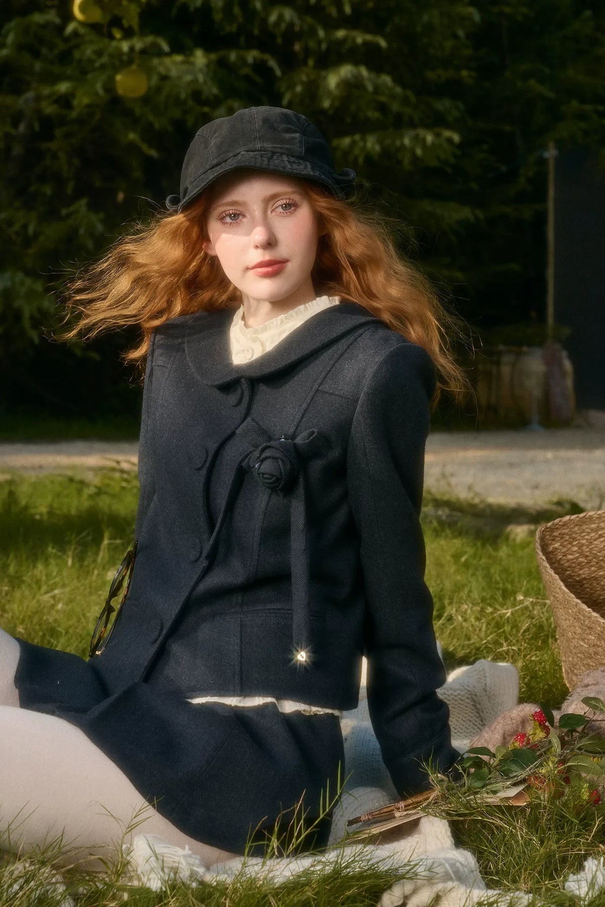 Completo con cappotto corto in lana e gonna — Carica immagine 6 in vista galleria
