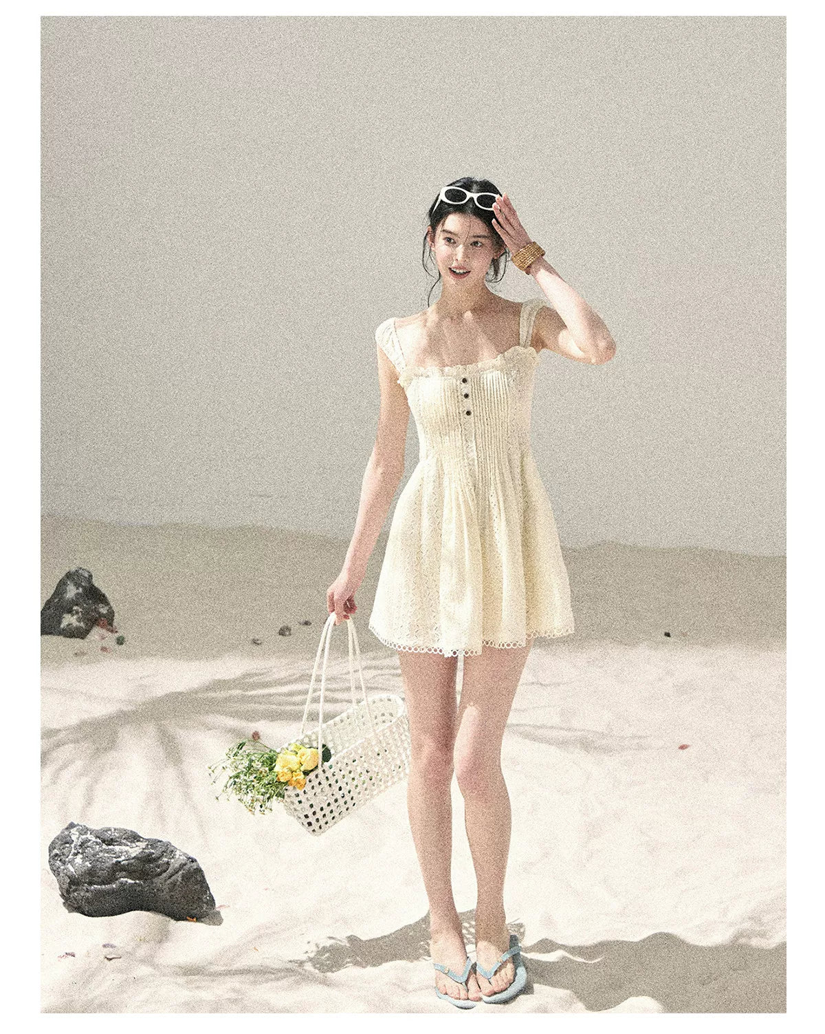 "Gap of Floral Tassels" French Style Lace Ruffled