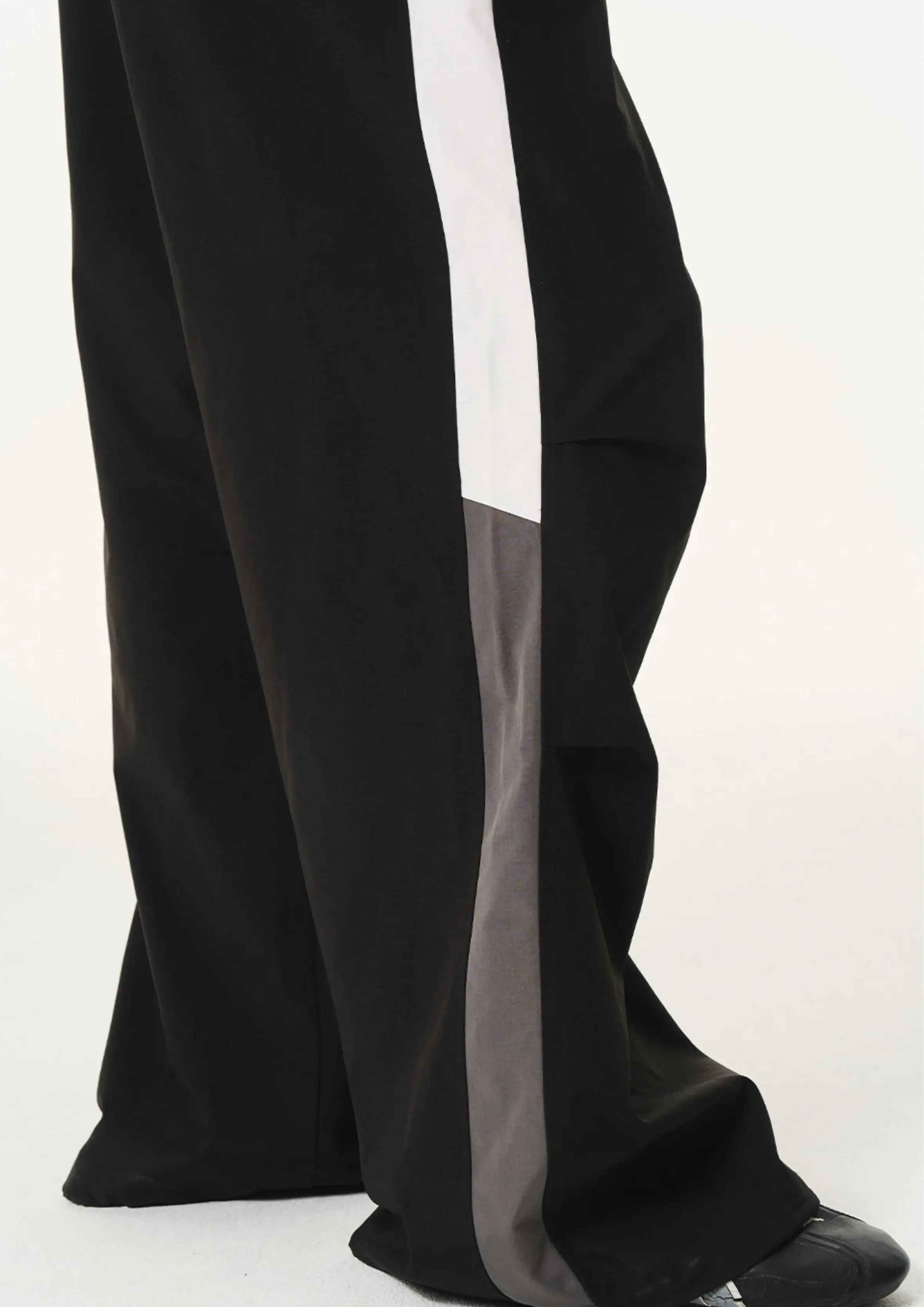 Pleated Contrast Wide-Leg Pants