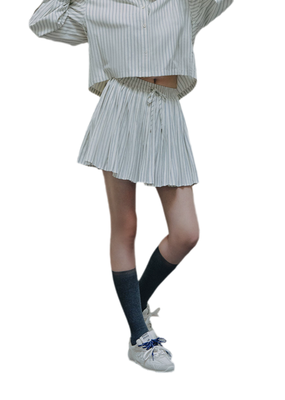 Lace Appliqué Cropped Sweatshirt