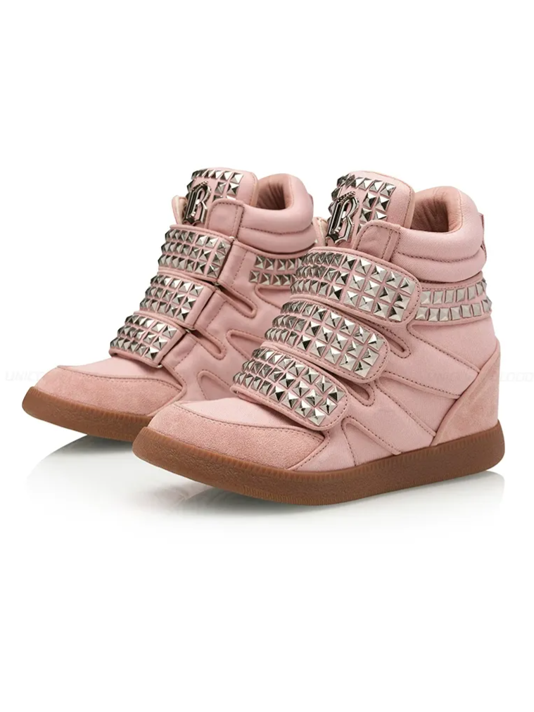 Sneakers alte con plateau e borchie