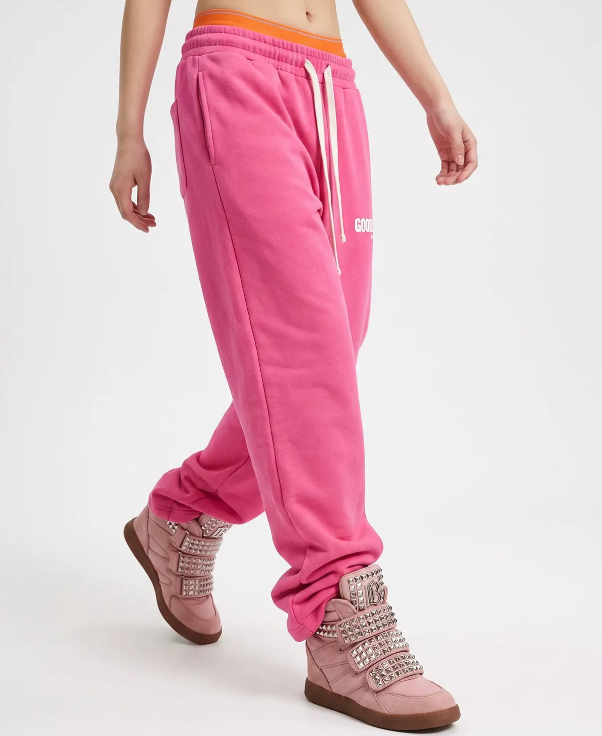 Sneakers alte con plateau e borchie
