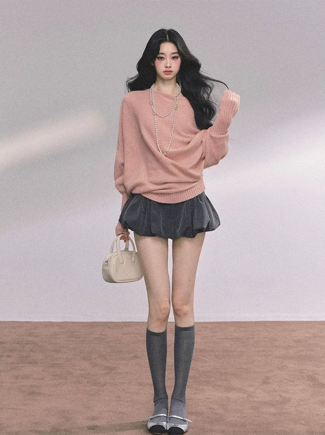 Maglione in maglia morbida con scollo monospalla
