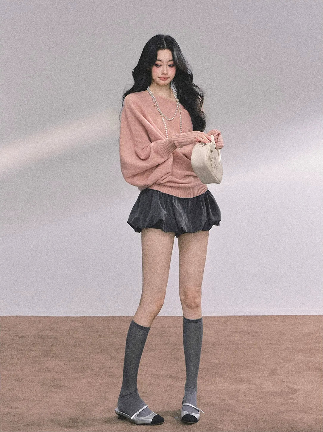 Maglione in maglia morbida con scollo monospalla