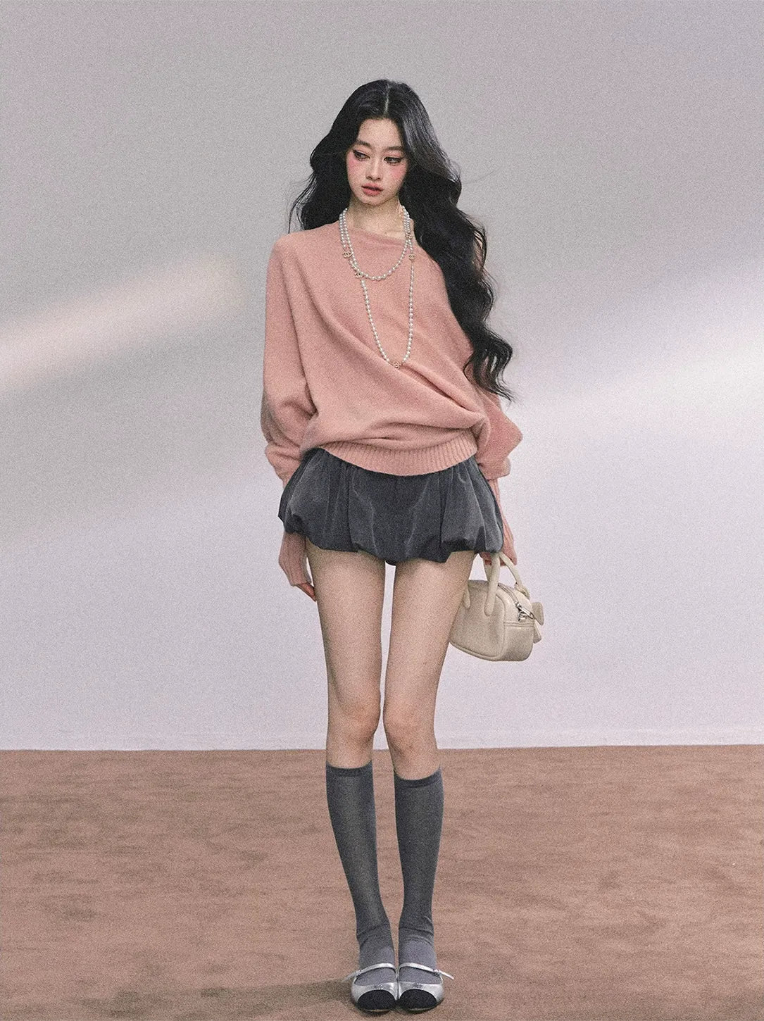Maglione in maglia morbida con scollo monospalla