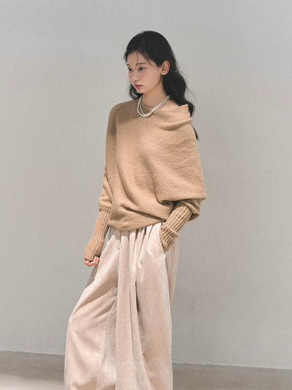 Maglione in maglia morbida con scollo monospalla